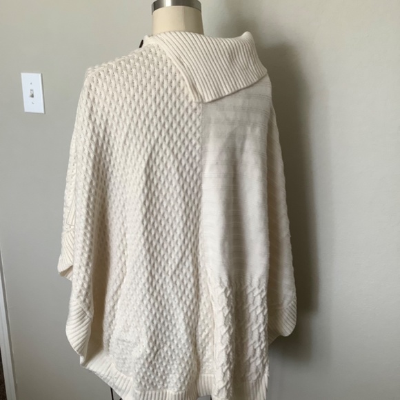 Talbots 2X poncho - Picture 2 of 3